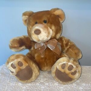 Beautiful Carmel brown bear plush vintage item mint condition